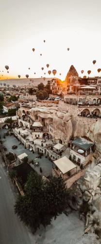 Hera Cave Suites