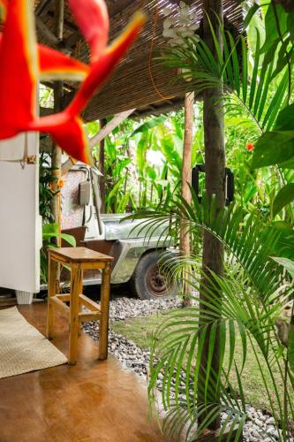 The Sleepney Room - Unique Converted Jeepney House