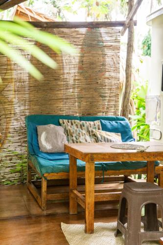 The Sleepney Room - Unique Converted Jeepney House