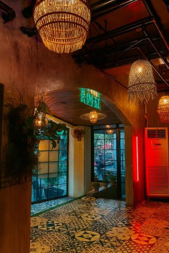 White Banana Manila - New