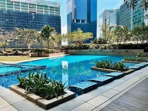 Parksuites Stylish 1Br Balcony near Uptown Mall