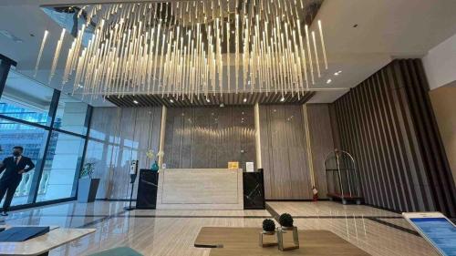 Parksuites Stylish 1Br Balcony near Uptown Mall