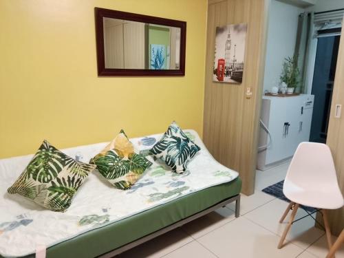Condo Near MOA, NAIA, PICC, & CCP that is comfy with a view