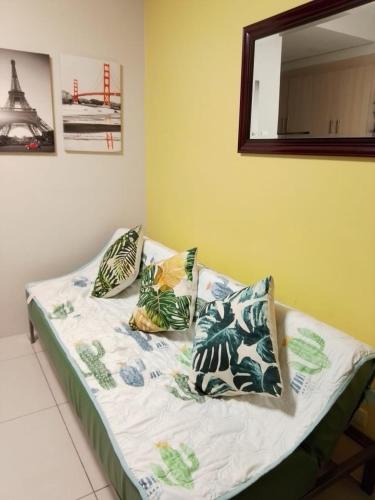 Condo Near MOA, NAIA, PICC, & CCP that is comfy with a view