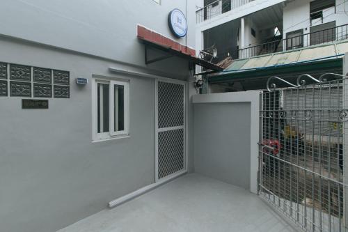 RedDoorz at Qhouzz near PUP