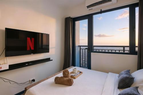 Penthouse Studio with City Views in Makati - Air Residences