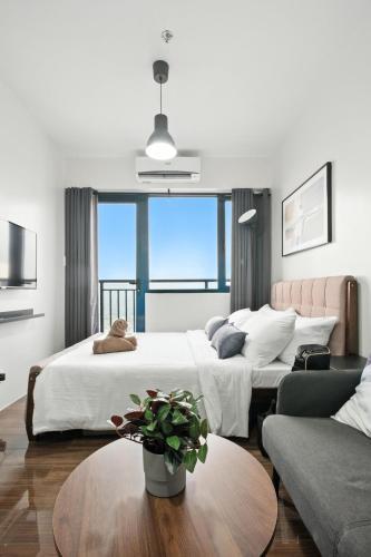Penthouse Studio with City Views in Makati - Air Residences