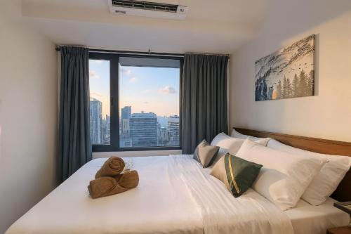 Makati CBD Condo 1BR with Skyline View