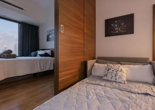 Makati CBD Condo 1BR with Skyline View