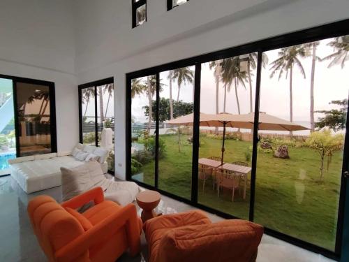 PRIVATE VILLA FRONT BEACH Infinity Pool