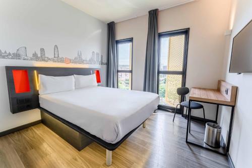 EasyHotel Barcelona Fira