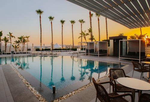 Tasia Maris Sands Hotel