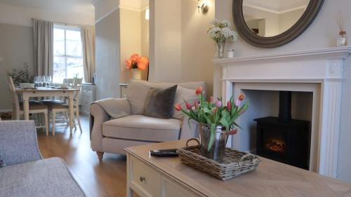 Luxury living outside the city walls - sleeps six