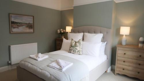 Luxury living outside the city walls - sleeps six