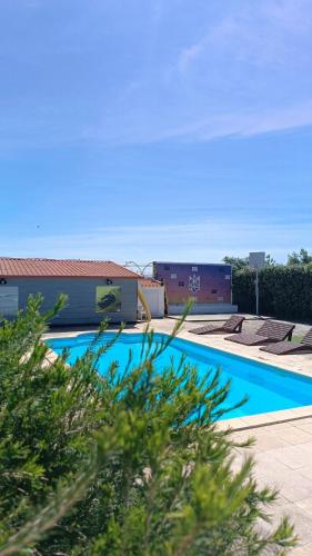 Freesurf Camp & Hostel