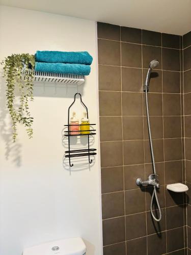 Minimalist studio unit