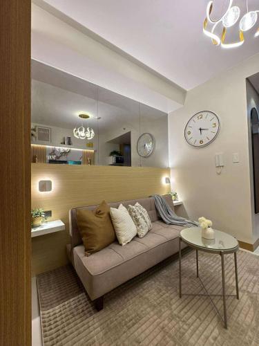 RED LUXE HAVEN Comfy stay, Netflix and Fast WiFi Ready