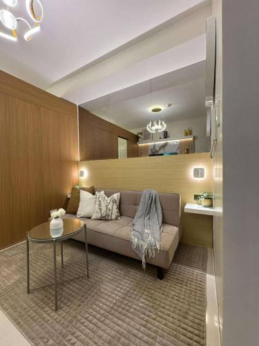 RED LUXE HAVEN Comfy stay, Netflix and Fast WiFi Ready