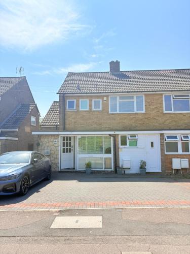 Beaconsfield House - Pleasant Area, Free Parking & Quiet Stay near LTN