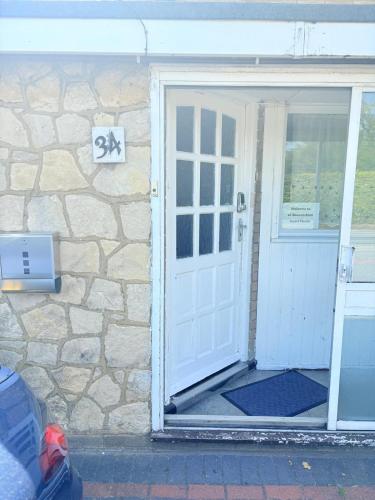 Beaconsfield House - Pleasant Area, Free Parking & Quiet Stay near LTN