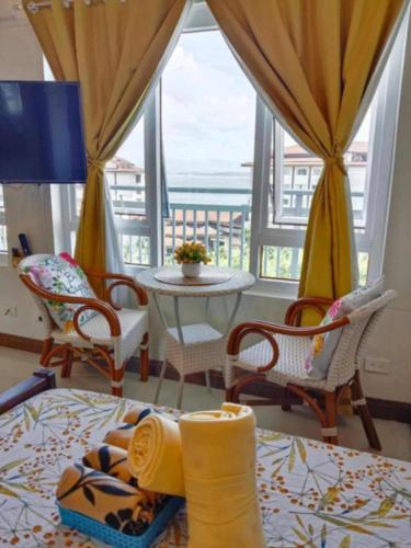 Spacious Studio unit with Balcony and Seaview