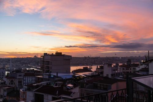 Meroddi La Porta Hotel