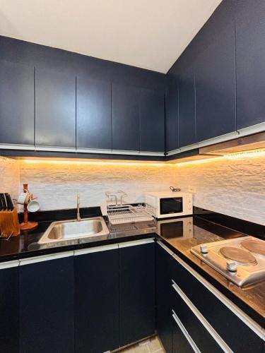 12 Poolside Paradise Suite