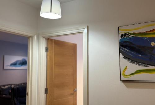 24-7 Secured City Centre Apartments with Free Underground Parking and WiFi