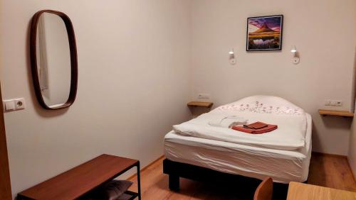 Túnfífill Guesthouse - Deluxe villa - free hot tub and sauna, cozy and quiet