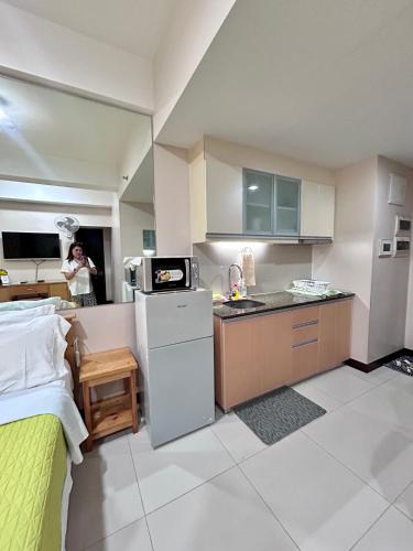 Staycation near manila airport across NAIA terminal 3,13 min drive to terminal 2 and 1, Vexy Condotel located at 101 newport manila