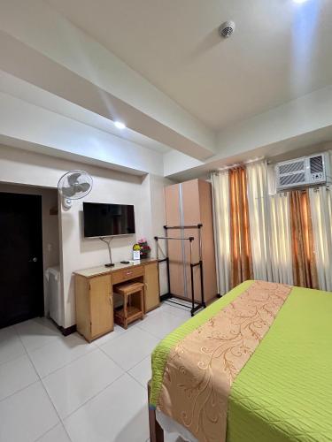 Staycation near manila airport across NAIA terminal 3,13 min drive to terminal 2 and 1, Vexy Condotel located at 101 newport manila