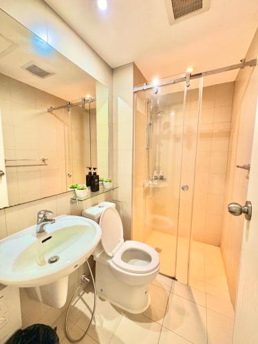 The Solaris Point with Pool View