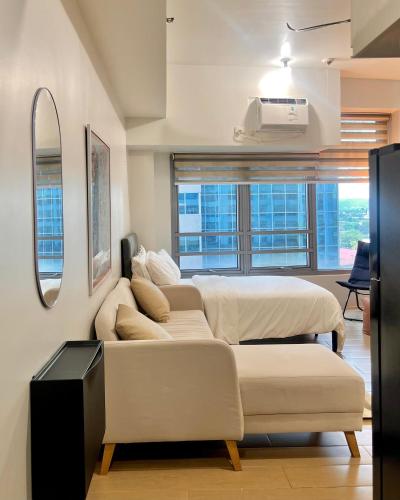 Studio in Eastwood City with Free Pool, Parking & Netflix