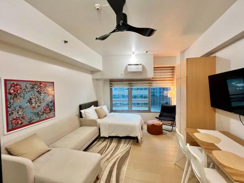 Studio in Eastwood City with Free Pool, Parking & Netflix