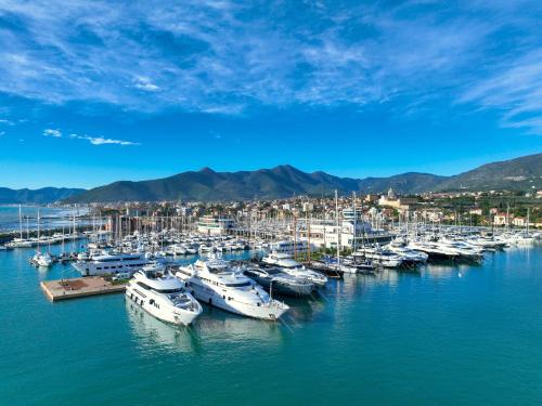 Yacht Club Marina Di Loano
