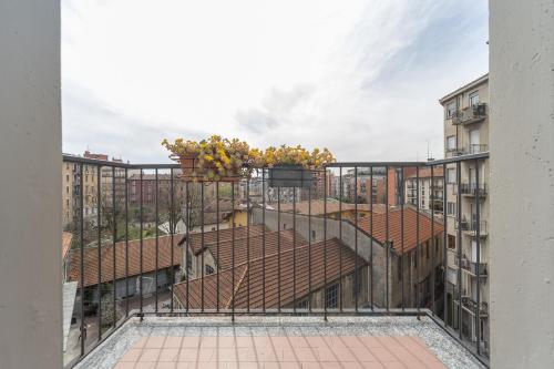 Stylish Porta Romana Apartment with terrace