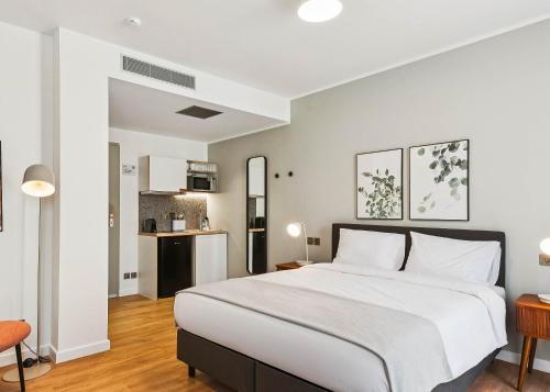 Limehome Piraeus Iris