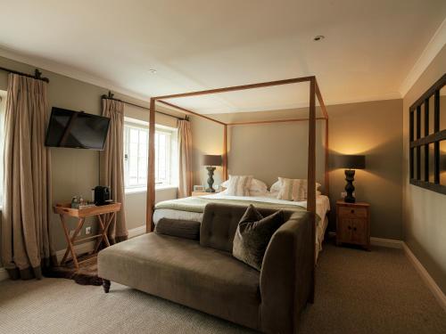 New Inn Hotel at Coln