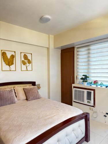 Lovely Flat Across NAIA Terminal 3 with Free Wifi and Netflix