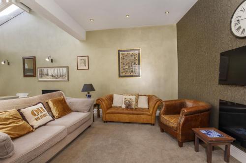 1 The Kings within the City Walls