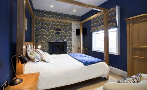 1 The Kings within the City Walls