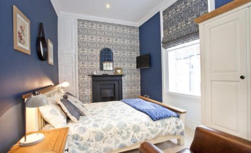 1 The Kings within the City Walls