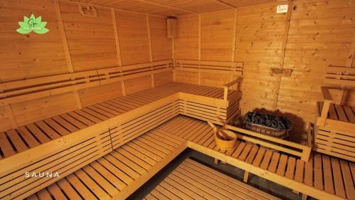 1 Bedroom in Angeles City with gym and pool near Clark