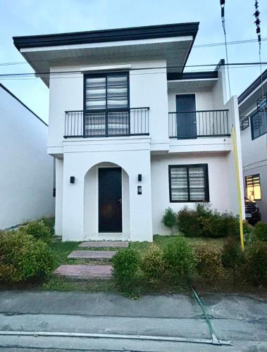 ELISA'S 3 Bedroom with pool