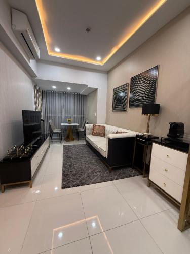 Luxury Executive Suites 3 Bedroom Condo Uptown Parksuites Tower 1