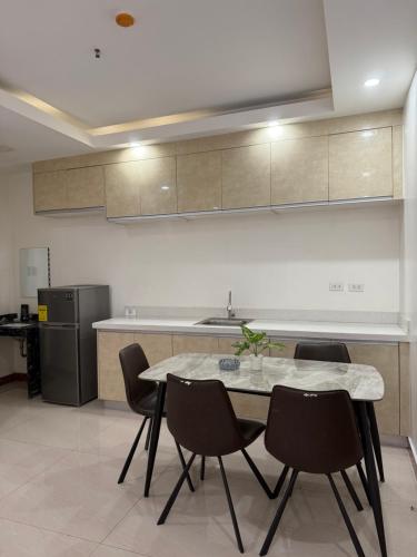 2 AC in 1 Room JCAL Building Near Manila Airports MOA OKADA