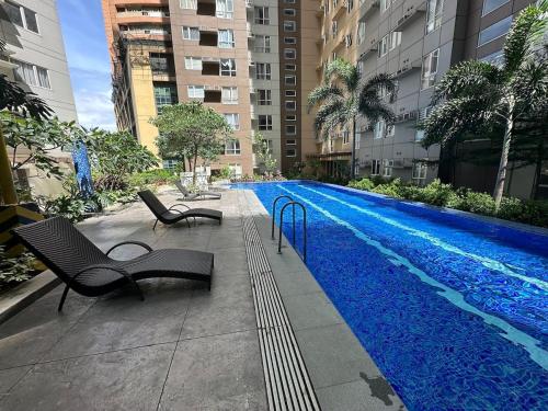 Amazing Sunrise View 2 Bed Room, QLED 65-Inch Samsung TV, Disney & Max, Max 5 Adult and 2 kids