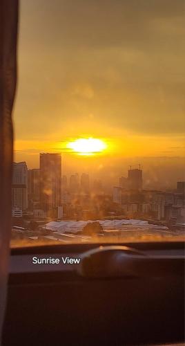 Amazing Sunrise View 2 Bed Room, QLED 65-Inch Samsung TV, Disney & Max, Max 5 Adult and 2 kids