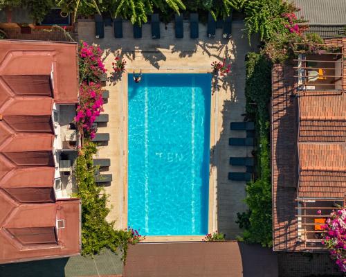Ten Apart Hotel