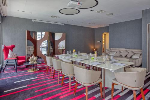 Novotel Hotel Residence Manila at Acqua